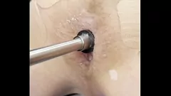 Reproducir Primer plano extremo con máquina anal profunda y acabado lleno de semen