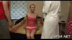 Reproduzir Fumegante quente 3 sobre sexo com um par de verdadeiras virgens