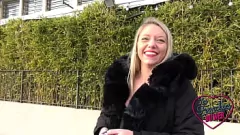 Jouer Bombe blonde Ashley Morena et brune sexy Lucamarie dans un trio sauvage