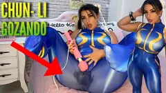 Afspelen Hentai Chun Li Cosplay Orgasme: Hitachi Wetheid en Squirting Ahegao