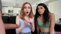 Jouer Harley Haze et Scarlet Skies, demi-sœurs adolescentes bien roulées, dans un plan à trois hardcore en POV