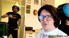 Odtwórz Niewinna nowicjuszka Pixiee Little rozbiera się do bielizny po raz pierwszy w Leeds w Yorkshire