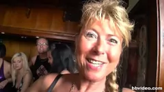 Abspielen Erleben Sie bei diesem privaten Ficktreffen die ultimative deutsche Amateurorgie mit einer rasierten und getrimmten erfahrenen MILF