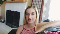 Reproducir Niki Snow y su hermanastro se entregan a un apasionado encuentro tabú con acción de creampie y mamada.