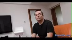 Lass lascivas no se preocupan por el golpeador del mundo