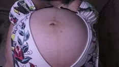 Jouer Au milieu d'une femme mariée avec un ventre significatif de brobdingnagian, une tentation de cow-girl a déposé son homme marié jusqu'à ce qu'elle jouisse beaucoup ! - mari opaque