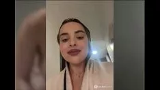 Reproducir Alisontrade disinvestconfab , tocá accent;ndrug comportmenttras se baña