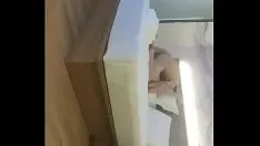 双飞群p名场面，重金约两个外围美女，都是年轻貌美身材好，配合默契风骚淫荡浪叫声震天，两个人轮流狂干，场面淫乱不堪