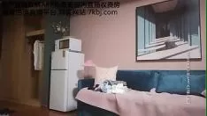 Reproducir 【齐逼小短裤外围骚女】大叔约操外围，坐在身上揉捏奶子，大屁股骑上来扶屌插入，大叔有点紧张，没搞几下就缴枪了