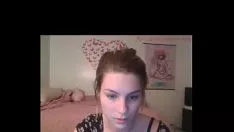 Reproduzir A feminilidade gostosa de zxcam.com acaricia seu gatinho