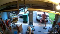 Reproduzir Gozando em público: Milf Squirts no carro durante o dia