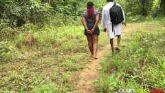 Afspelen Dokterspraktijktraining met BBW amateur-pornoster in het bos