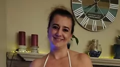 Jouer Femme infidèle remplie de bite et de sperme dans une vidéo maison hardcore