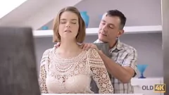 Redare Teen Busty Marina Visconti într-o sesiune de sex intensă cu un vechi iubit