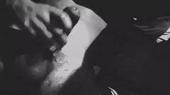 Jouer La séance de masturbation intense d'une bisexuelle chilienne se termine par un orgasme explosif